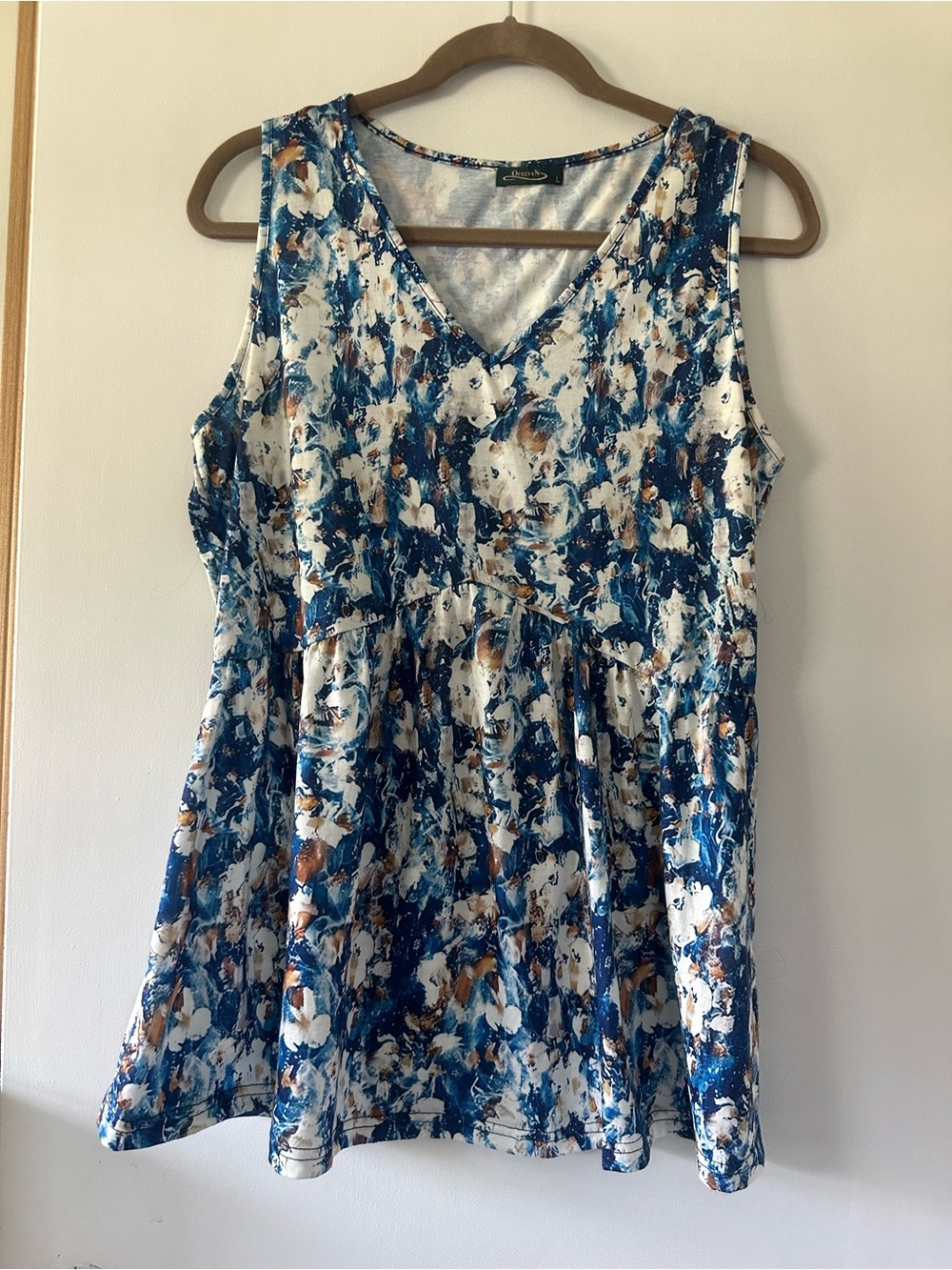 Casual V‑Neck Sleeveless Tunic with Blue & White Abstract Print